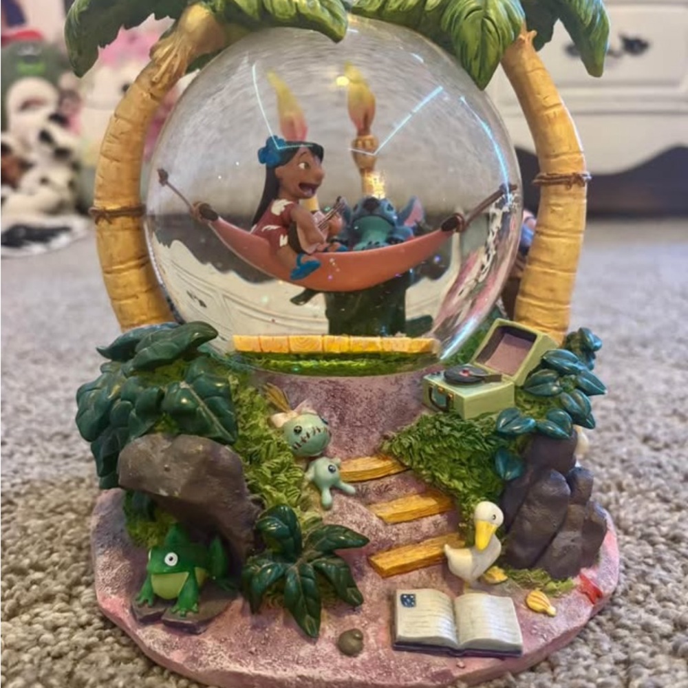Vintage *
Disney Lilo & Stich 
Light Up Snow globe